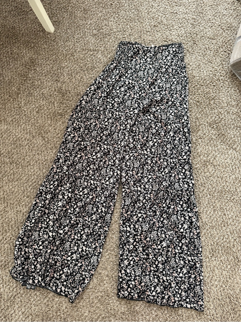 Women’s Black Floral Wide-Leg Pants